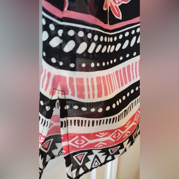 JM Collection Women's Printed Split-Front Tunic Top (Black Pink, Medium) Blouse - Picture 5 of 15
